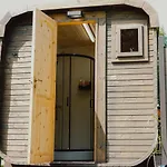 Campismo de Luxo Schlaffass Natursee-chalet Mit Sanitaerfass,hot Tub,sauna,jacuzzi,angeln *