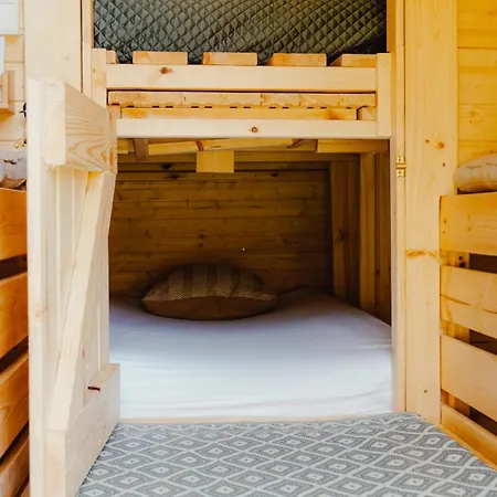 Οργανωμένο κάμπινγκ Schlaffass Natursee-chalet Mit Sanitaerfass,hot Tub,sauna,jacuzzi,angeln