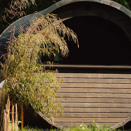 Schlaffass Natursee-chalet Mit Sanitaerfass,hot Tub,sauna,jacuzzi,angeln Campo de lujo