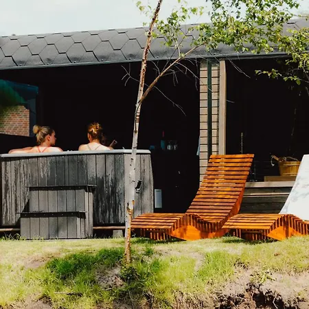 Luksusowy namiot Schlaffass Natursee-chalet Mit Sanitaerfass,hot Tub,sauna,jacuzzi,angeln Twist