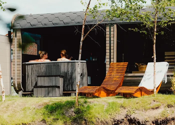 Οργανωμένο κάμπινγκ Schlaffass Natursee-chalet Mit Sanitaerfass,hot Tub,sauna,jacuzzi,angeln Twist